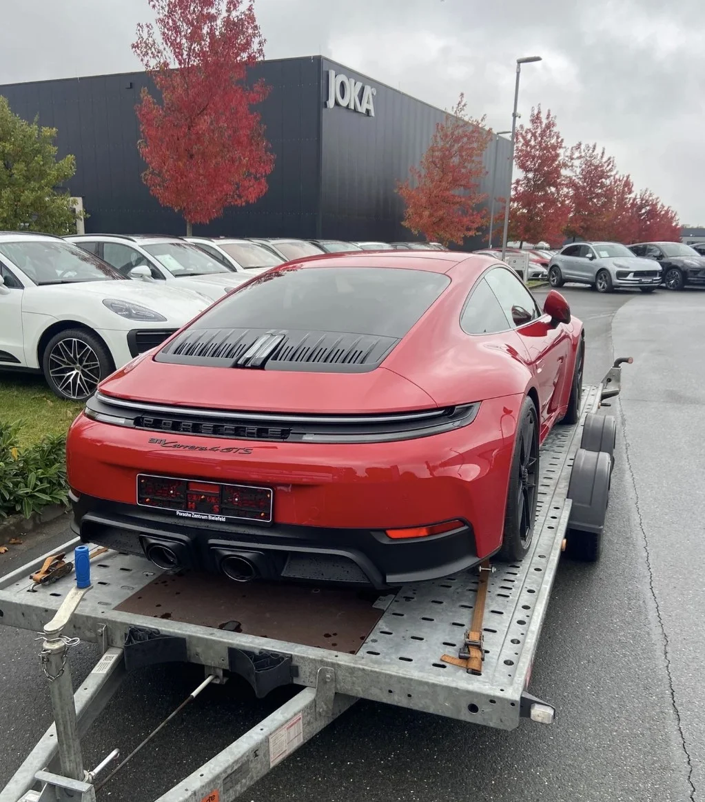 Porsche 992.2 4GTS bei Abholung